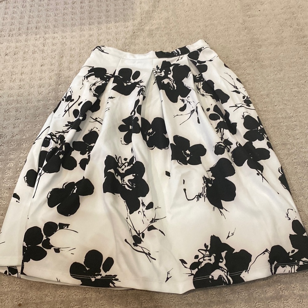 White flower skirt